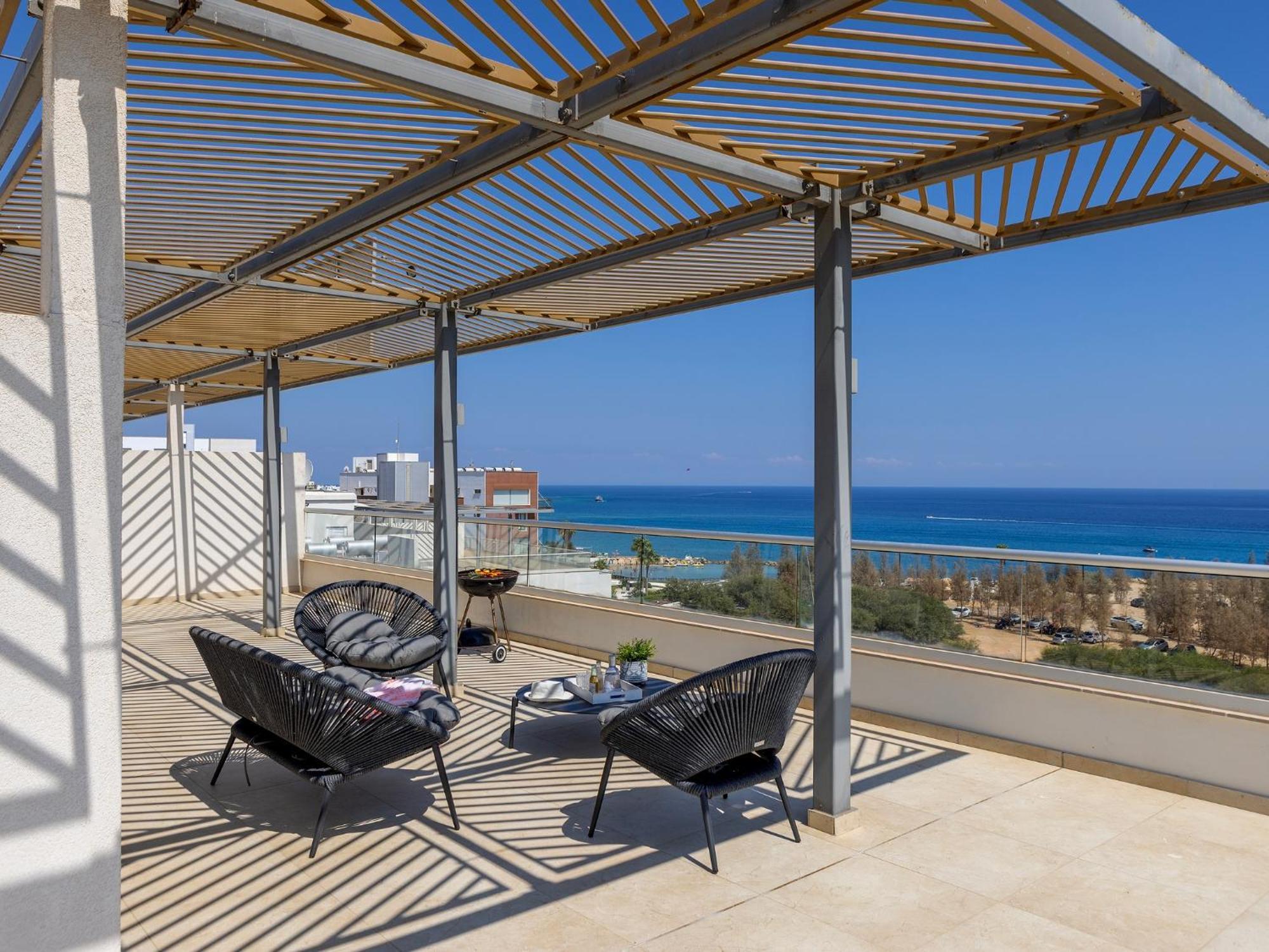 Emerald Bay Sea-front Penthouse * Πρωταράς